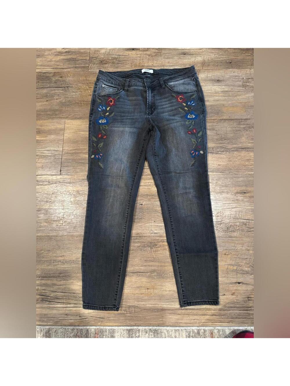 Kenzie Cropped Embroidered Cross Stitch Floral Ankle Crop Denim Jeans Sz 8